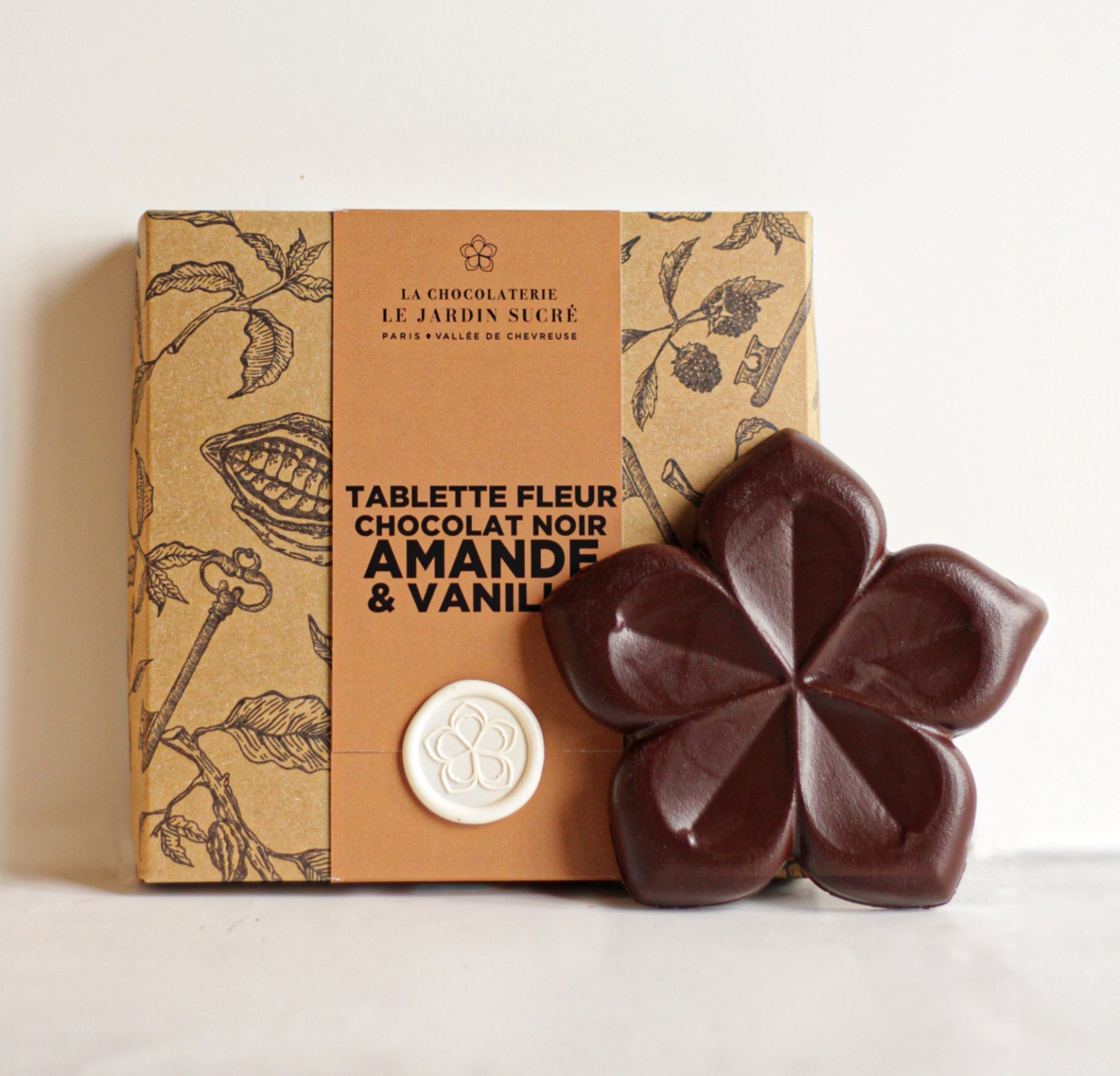 Tablette Praline Amande Vanille Chocolat Noir conçue dans l'Atelier de Le Jardin Sucré à Cernay-la-Ville